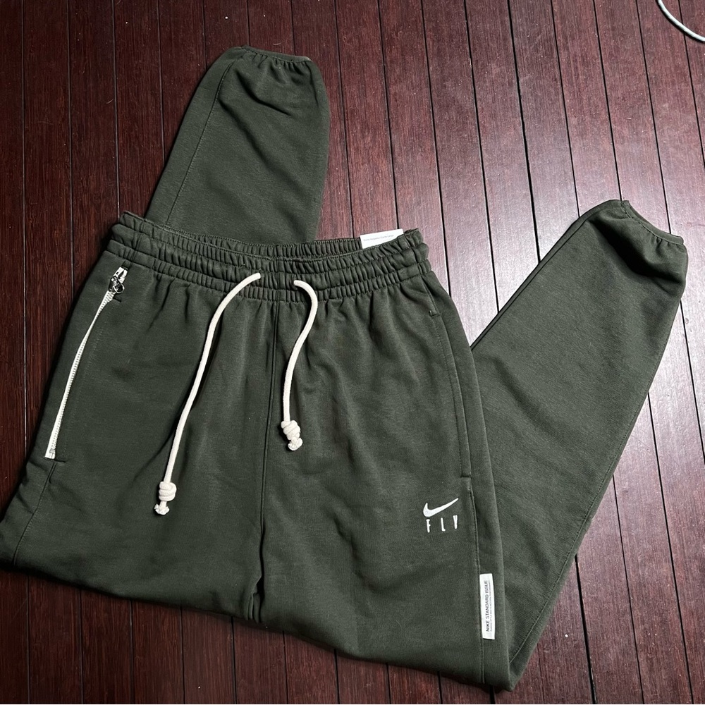 NIKE DRI-FIT SWOOSH FLY STANDARD